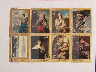 null Collection mondiale présentée en 6 classeurs composé de timbres courant du monde,...