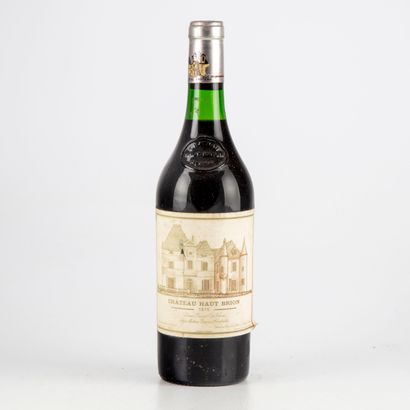 null 1 bouteille CHÂTEAU HAUT BRION 1975 1er GCC Pessac-Leognan 

(niveau très léger...