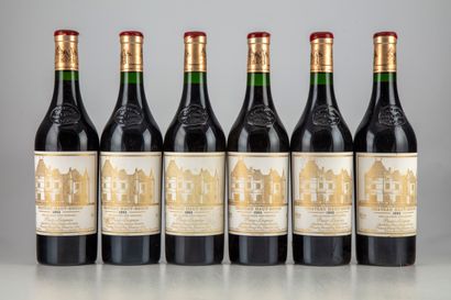 null 6 bouteilles CHÂTEAU HAUT BRION 1992 1er GCC Pessac

Étiquettes fanées très...