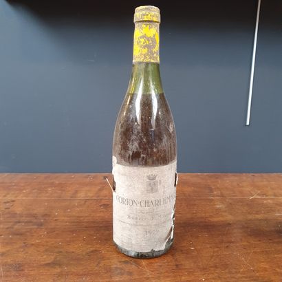 null 1 bouteille CORTON CHARLEMAGNE 1979 Bonneau du Martrau

Niveau entre 3 et 3,5...