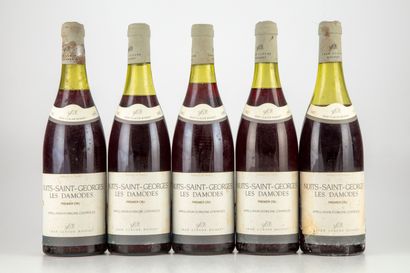null 5 bouteilles NUIT SAINT GEORGES 1982 1er Cru « Les damodes » Jean Claude Boisset

Niveaux :...