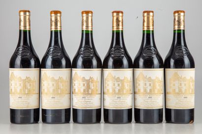 null 6 bouteilles CHÂTEAU HAUT BRION 1993 1er GCC Pessac Léognan

Étiquettes fanées,...