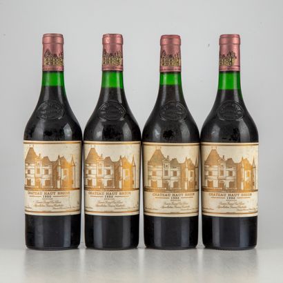 null 4 bouteilles CHÂTEAU HAUT BRION 1980 1er GCC Pessac Léognan

Niveau :1 léger...