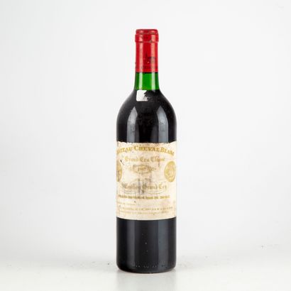 null 1 bouteille CHÂTEAU CHEVAL BLANC 1987 1er GCC (A) Saint-Emilion 

(niveau très...