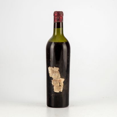 null 1 bouteille CHÂTEAU LATOUR 1950 1er GCC Pauillac 

(niveau bas, étiquette quasi...