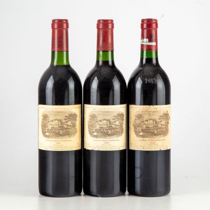 null 3 bottles : 2 CHÂTEAU LAFITE ROTHSCHILD 1984 1er GCC Pauillac, 1 CHÂTEAU LAFITE...