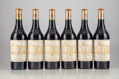 null 6 bouteilles CHÂTEAU HAUT BRION 1993 1er GCC Pessac Léognan

Étiquettes fanées,...