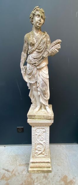null Sculpture de jardin en pierre reconstituée figurant une jeune femme drapée tenant...