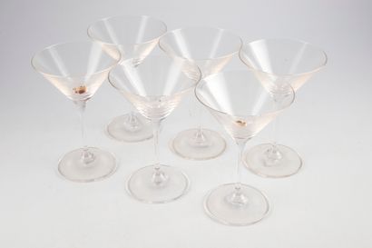 null Suite de six verres à martini en cristal

H.: 14,5 cm

Egrenures