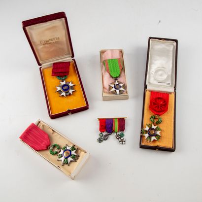 null Lot de décorations comprenant : 

Belgique Ordre de la couronne, Légions d'honneurs,...