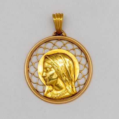 null Médaille en or jaune à la Vierge Marie

Poids : 11,3 g.