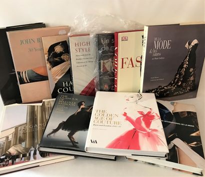 null Ensemble de 11 ouvrages sur la Mode

Belles en vogue, collection photographique...