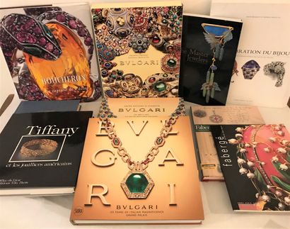 null Ensemble de 10 ouvrages sur les bijoux

Célébration du bijou - David Bennett...