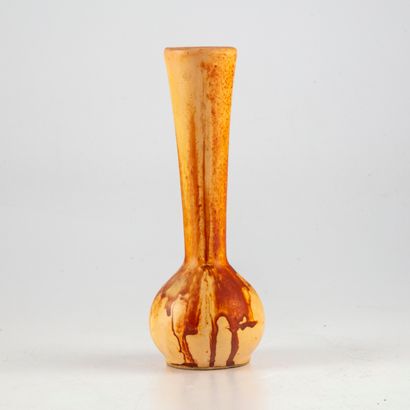 VALLAURIS VALLAURIS

Vase en céramique à décor de coulures orangées

Marqué

H.:...