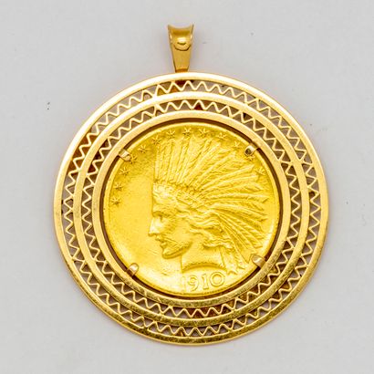 null Pendentif en or jaune orné d'une pièce de 10 dollars

Poids : 26,3 g.