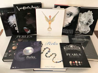null Ensemble de 10 ouvrages sur les bijoux

Histoire des Perles - Dubin

Cristal...