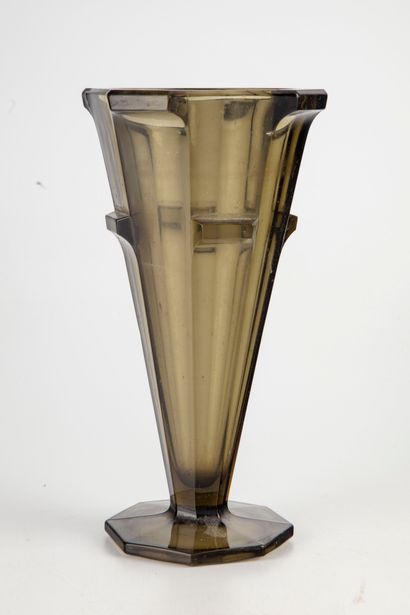 null Vase en verre fumé de style Art Déco 

H. : 26 cm
