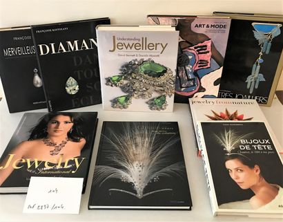 null Ensemble de 10 ouvrages sur les Bijoux

Jewelry International, volume 1 et 4...