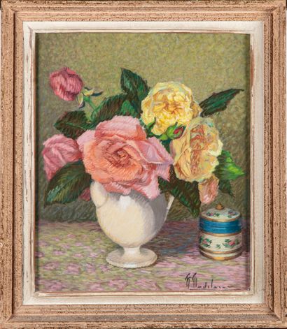 MADELAINE Hippolyte MADELAINE (1871-1966)

Nature morte aux roses et à la bonbonnière

Pastel,...