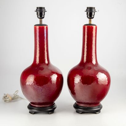 CHINE CHINE - XIXe

Paire de vases en porcelaine de forme ovoïde à col cylindrique...