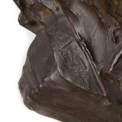VAN TILT Berthe VAN TILT - XIXe

Portrait d'enfant

Sculpture en bronze signé sur...