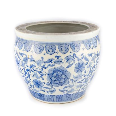 CHINE CHINE

Jardinière de forme ronde en porcelaine à décor bleu de motifs floraux...