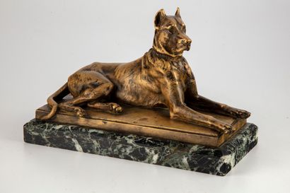GARDET Georges GARDET (1863-1939)

Dogue couché 

Sculpture en bronze à patine brune...