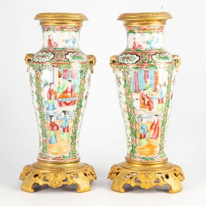 CHINE CHINE - Canton

Paire de vases de forme balustre en porcelaine polychrome et...