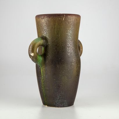 RAMIE Attribué à Suzanne RAMIE

Vase balustre à anses latérales en céramique chamottée

Cachet...