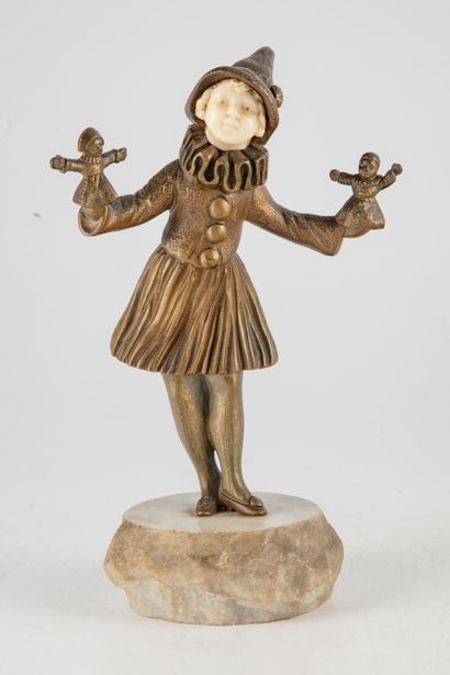 BAILLY S. BAILLY

Sculpture chryséléphantine en bronze doré et ivoire figurant Pierrot...