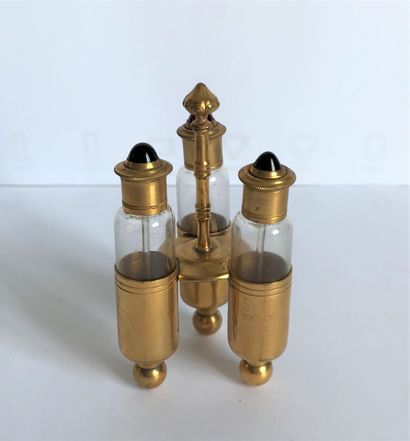 null Gilded metal bottle holder and its three glass tubes with cabochon stoppers

H....