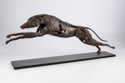MESNIER Patrice MESNIER (né en 1945)

Chien 

Sculpture en acier

L. : 61 cm