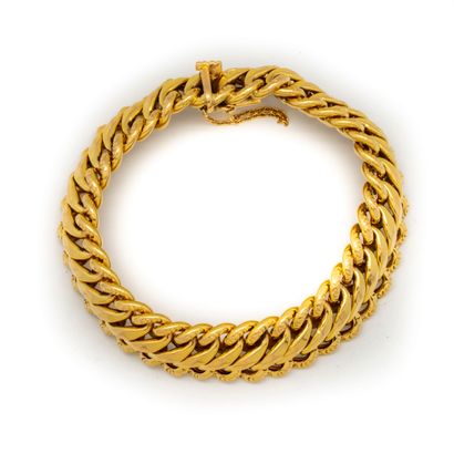 Bracelet en or jaune 
Poids : 24 g