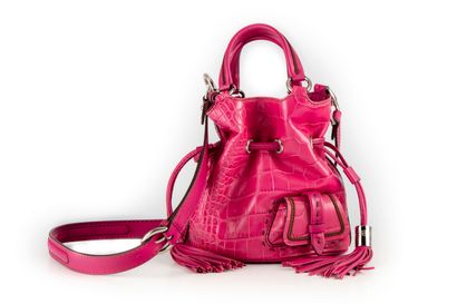 LANCEL Maison LANCEL

Petit sac besace en cuir rose façon croco, modèle "Premier...