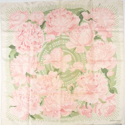 HERMES HERMES - Paris

Printed silk square, titled "Les Pivoines

Condition of use,...