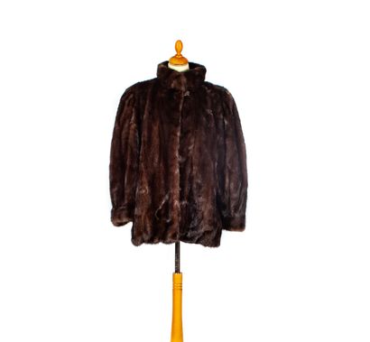 REVILLON REVILLON - Paris / New York

3/4 length jacket in mink, slightly trapezoidal,...