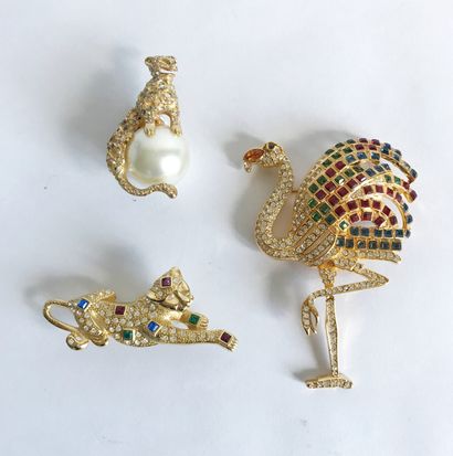 Bijoux couture BIJOUX COUTURE

Ensemble de trois broches en métal doré, perle fantaisie...