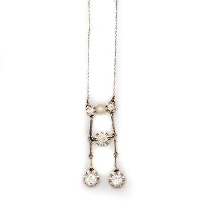 Circa 1920

A white gold negligee necklace...