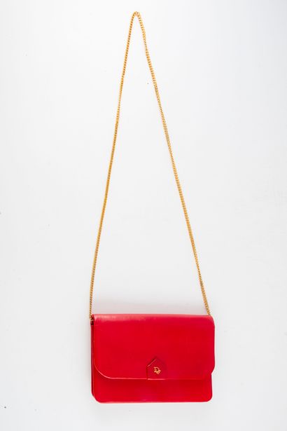 DIOR House of DIOR 
Small evening bag in red calfskin, gold metal chain 
Scratches,...