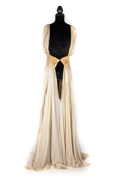 GRES Maison GRES - Paris 

Evening dress in cream silk jersey, clever work of pleats...