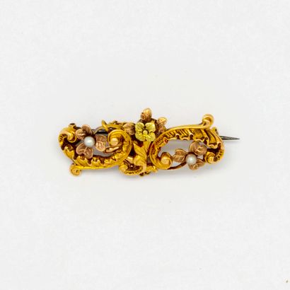  Gold watch suspension brooch with floral motif and pearls, metal pin 
Gross weight:...