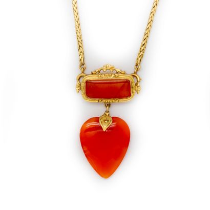  Circa 1900 
Yellow gold necklace with a two-part carnelian pendant, ending with...
