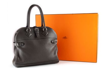 HERMES HERMES - Paris

Atlas 35 bag in Togo leather, graphite color, silver plated...