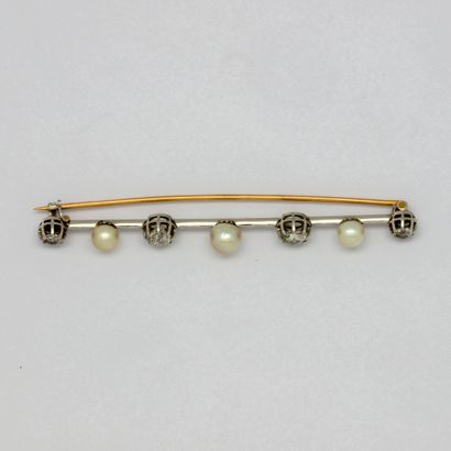  Platinum and yellow gold barrette brooch set with old-cut diamonds and pearls 
Gross...