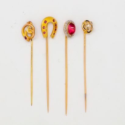 null Set of four yellow gold tie pins with diamonds and red stones

Gross weight:...