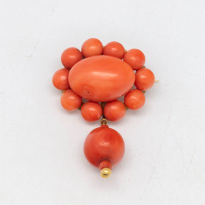 null Gold and coral brooch

19th century

Gross weight : 13,6 g.