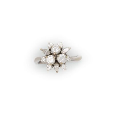 null Platinum ring set with a pavement of staggered diamonds forming a flower

In...