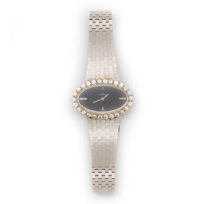 OMEGA OMEGA - About 1975

Ladies' watch, "De Ville" model, in white gold, the oval...