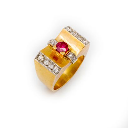 Circa 1940 
Yellow gold tank ring with red...
