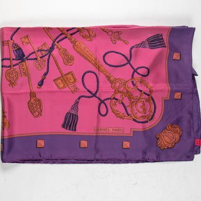 HERMES HERMES - Paris

Giant square in overdyed printed silk, with key motifs, pink...